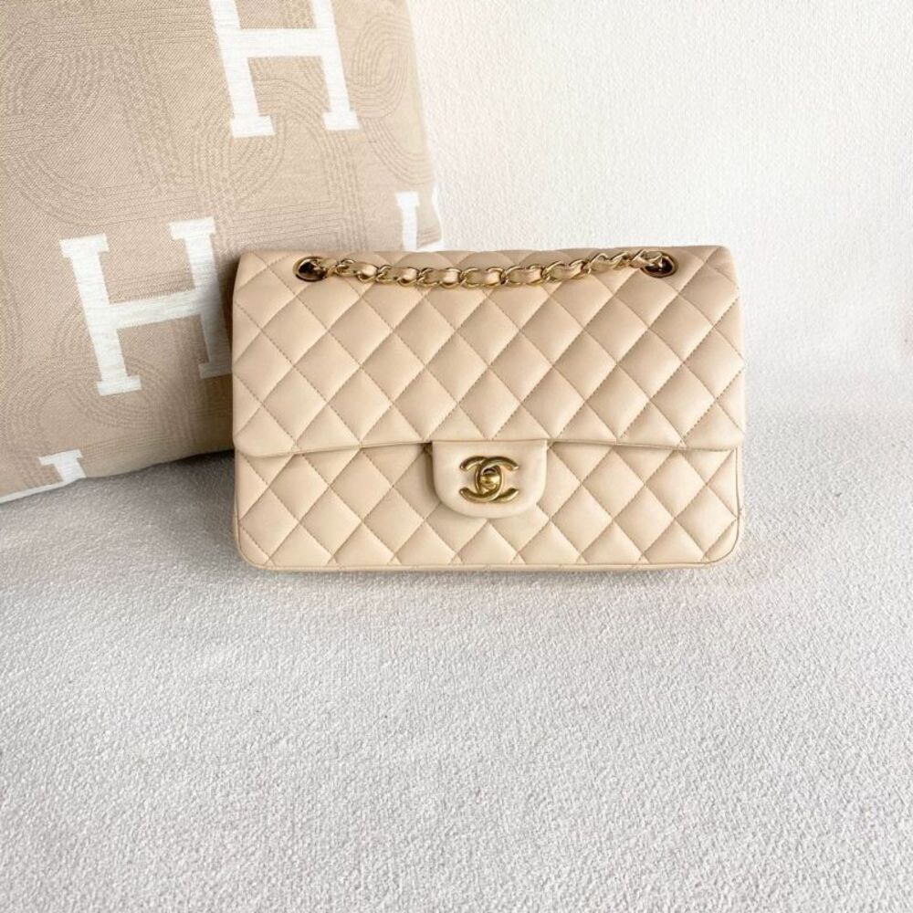 Chanel Women Pre-Loved Bag Very Good Condition - Picture 2 of 9